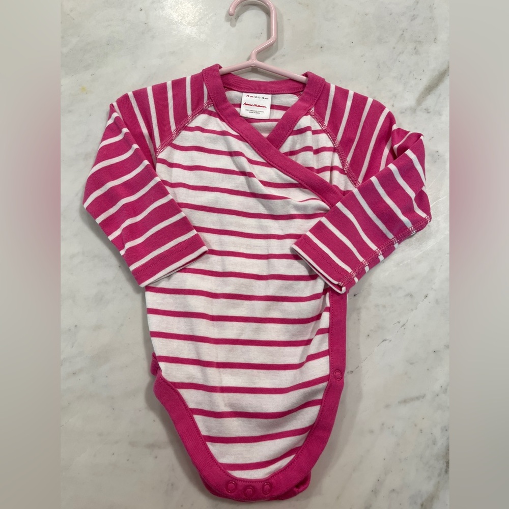 Hanna Andersson 12-18 months long sleeve side snap onesie EUC